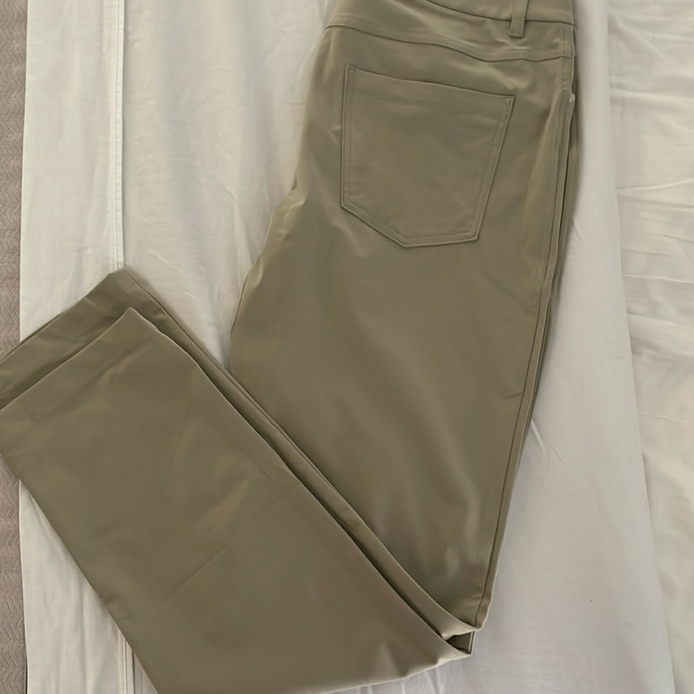 Lululemon size 34 men’s golf pants